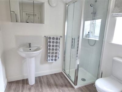 EN SUITE SHOWER ROOM